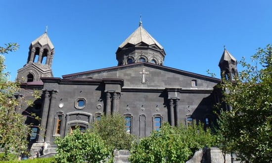 Արքեպիսկոպոս Աջապահյանի և եպիսկոպոս Ավագյանի օրհնությամբ Յոթ Վերք եկեղեցում Սուրբ և Անմահ Պատարագ կմատուցվի