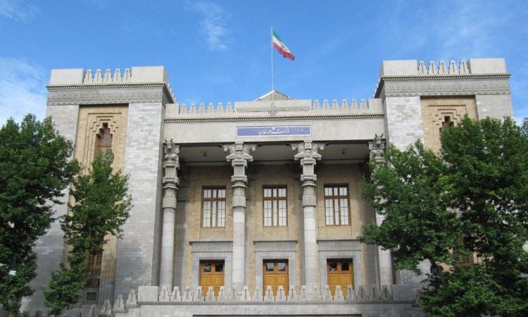  Իրանի ԱԳՆ-ն խստորեն դատապարտել է ԱՄՆ-ի հարվածները, մեղադրել է Քուվեյթին և Բահրեյնին