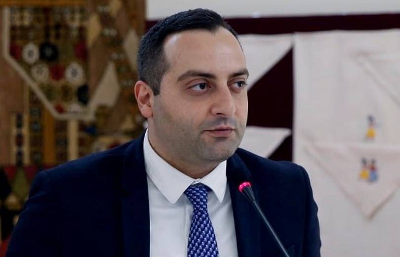 Փոխքաղաքապետը, որ թիկնապահ է դարձել, 26 մլն դրամ աշխատավարձ է ստանում Փոխքաղաքապետը, որ թիկնապահ է դարձել, 26 մլն դրամ աշխատավարձ է ստանում