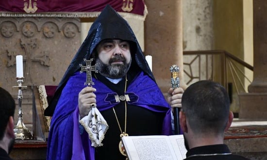 Արագածոտնի թեմի առաջնորդ Մկրտիչ եպիսկոպոս Պռոշյանը  կալանավորվեց 2 ամսով