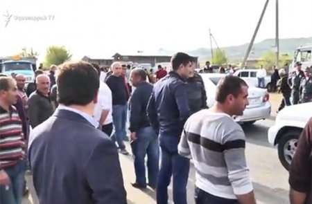 Բեռնատարի վարորդները սպառնում են փակել Երևան-Գյումրի մայրուղին. լարված իրավիճակ