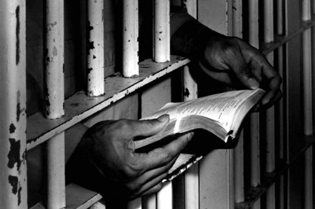 Աբսուրդ․ ցմահ դատապարտվածին վաղաժամկետ չեն ազատել, քանի որ նա բանաստեղծություն չի գրել
