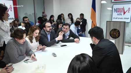 Փաշինյանը՝ դժվար  կացության մեջ.աթոռակռիվ.պետք է և՛ սեփական թիմի  ամբիցիաները բավարարի, և՛ մտածի նրանց իր կողքին պահելու մասին. «Իրատես».