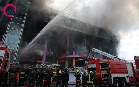 Բաքվում առևտրի կենտրոնը հրդեհի հետևանքով ամբողջովին այրվել է.այն պատկանում է ԱԱՆ նախկին ղեկավարի որդուն
