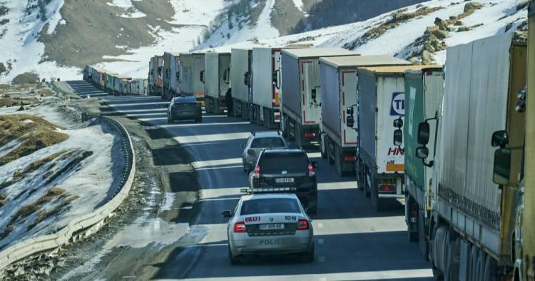 Ի՞նչ իրավիճակ է Հայաստանի ճանապարհներին, Լարսը փակ է կցորդիչով բեռնատարների համար