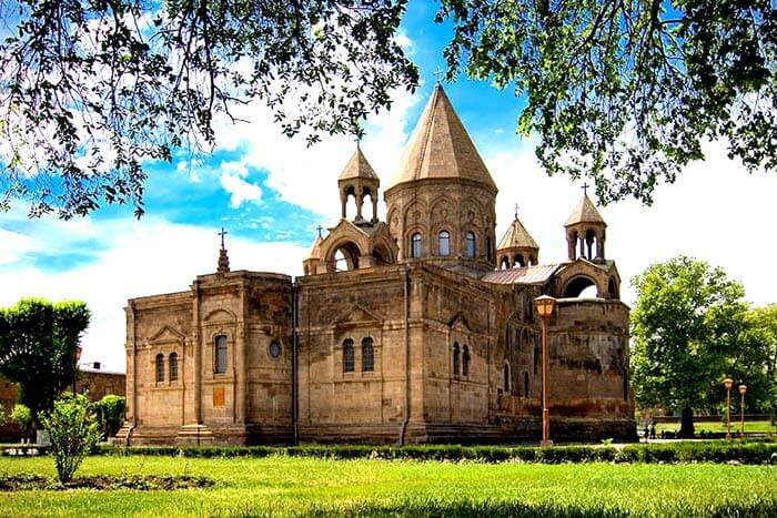 Անընդունելի և մերժելի են Հայոց եկեղեցին հայրենի պետությանը հակադրելու բոլոր չարամիտ փորձերն ու գործողությունները